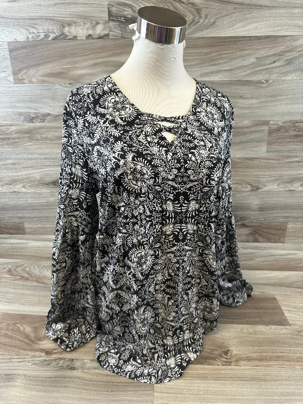 Top Long Sleeve By Maurices In Black & White, Size: S