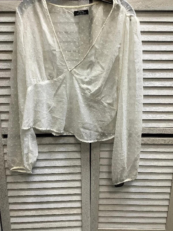 White Top Long Sleeve Clothes Mentor, Size L