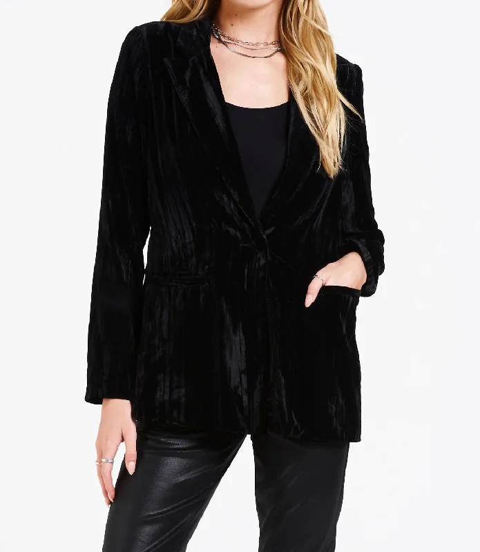 Wylie Blazer Jacket In Black