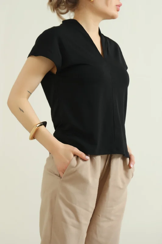 STRETCHY V-NECK TOP